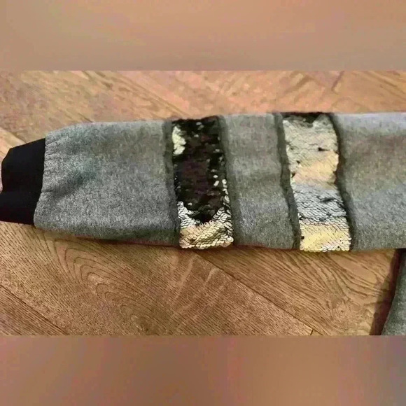 2-Tone Grey with Black/Gold Flip Sequinned Sweatshirt Size Medium - Picture 3 of 5